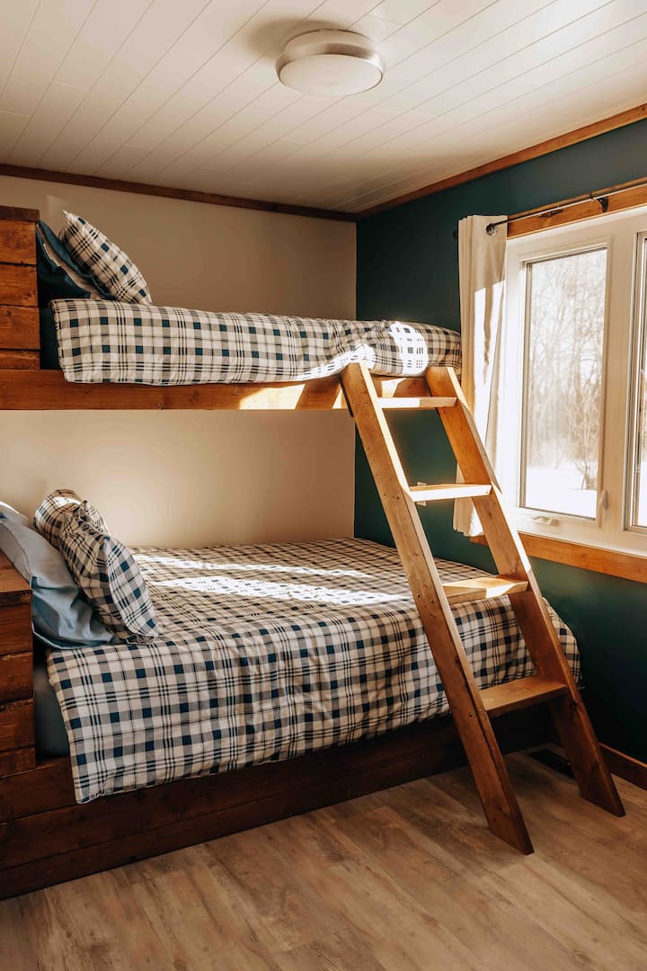 Third guest room with bunk beds!
Bottom bunk is a Queen bed. 
Top bunk is a twin! 
Perfect for the kiddos on the trip