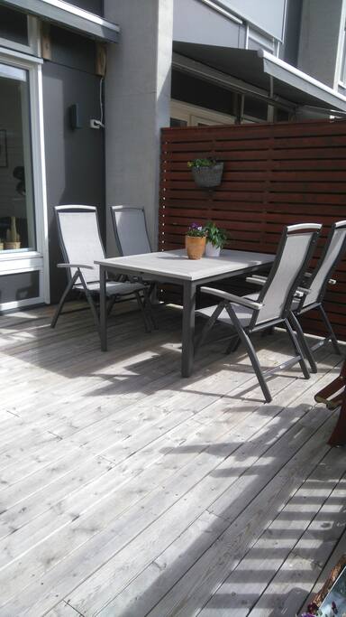 20 sqm private porch. Sun from 9am - 8 pm. Enjoy!