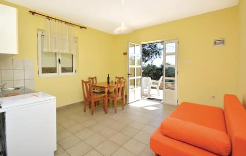 Yellow appartment A2