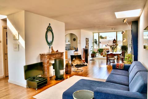 Popular Airbnb listing: Spacious loft with 3BR & terrace in Jordaan in Elandsgrachtbuurt
