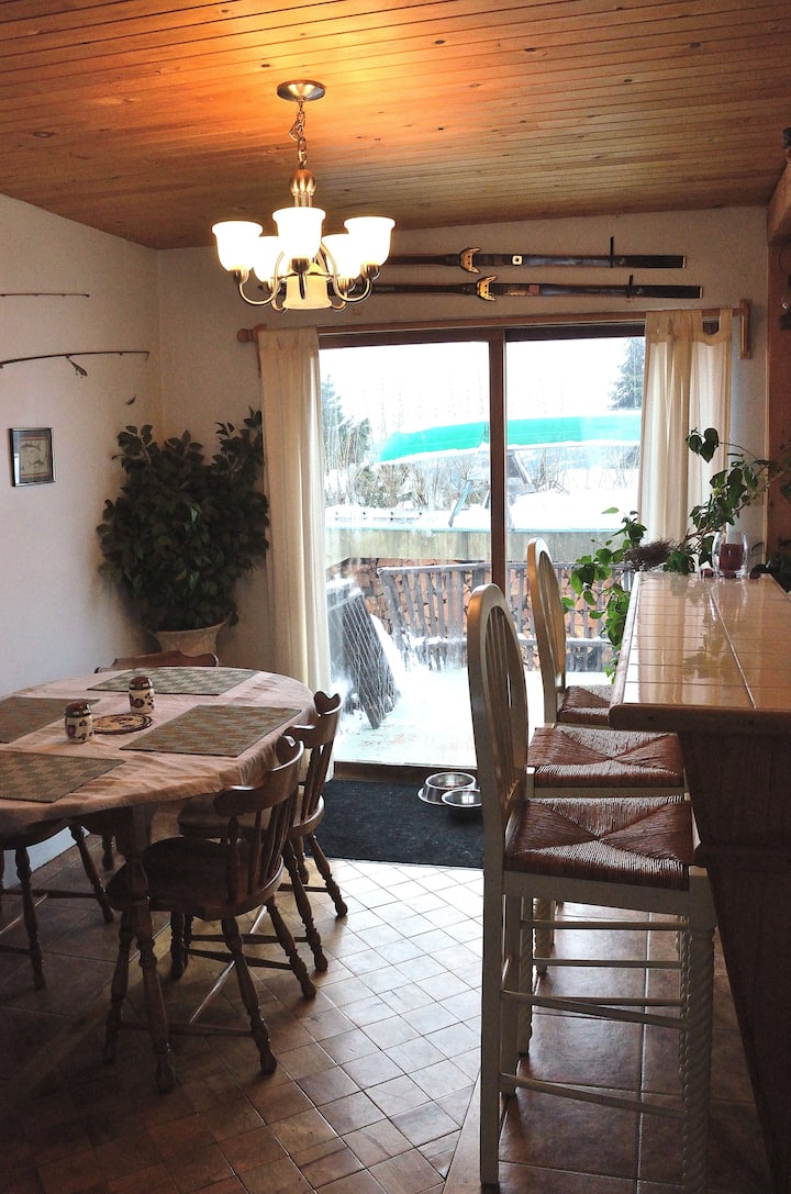 Randy's at Red in Rossland (Quiet Blue room)