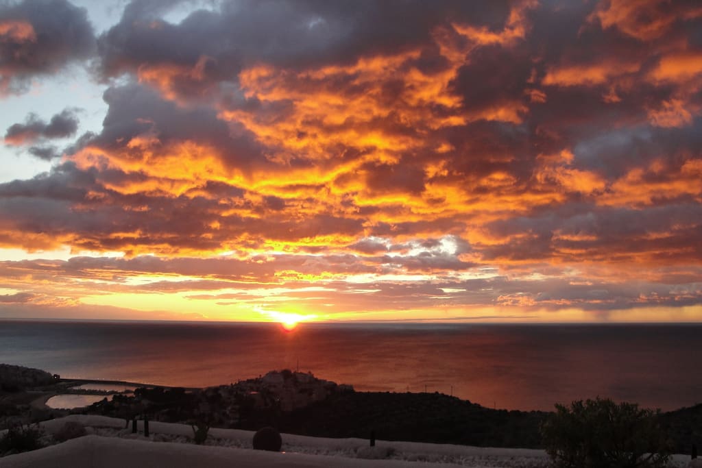coucher de soleil sur la mer vue de la terrasse panoramique , Magnifique et Inlassable moment !!!
