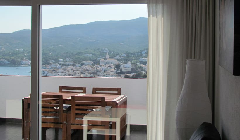 Apartament amb vistes a Cadaqués i piscina