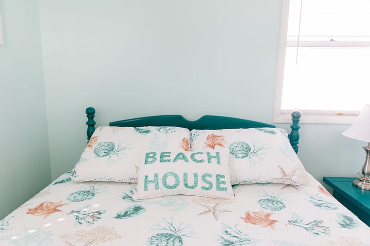 Spálňa 1 l Spí 2 l veľká manželská posteľ l TV l posteľná bielizeň + uteráky v cene