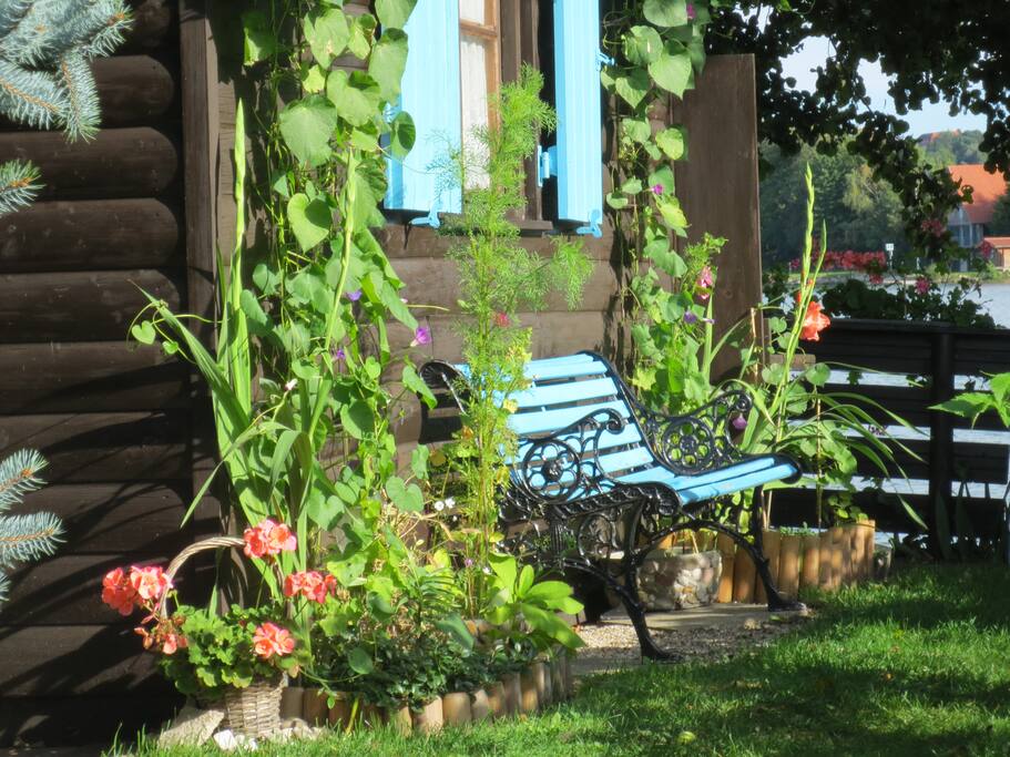 Idyllisches Plätzchen am Gartenhäuschen
