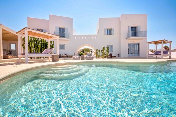 Luxury Villa , with unique architecture gallery image 4