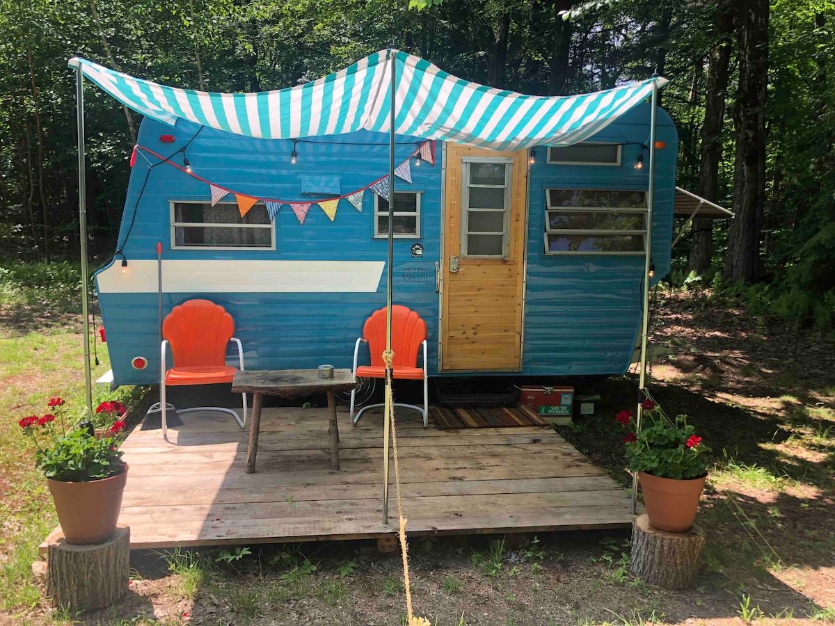 Retro Camper on farm property in Lakes Region, NH Campers/RVs for