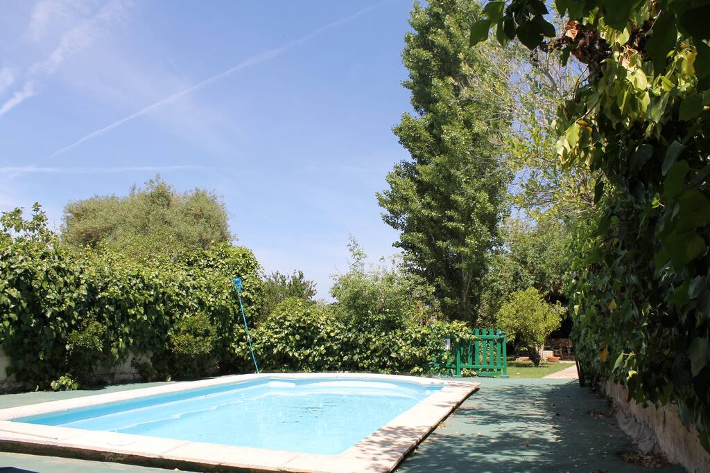 Amplia piscina privada
