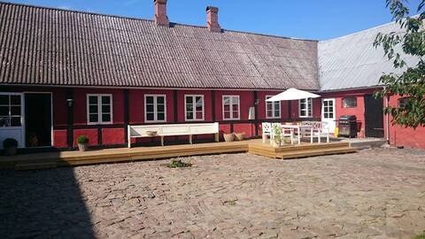Cozy home for 4 people, in scenic area.