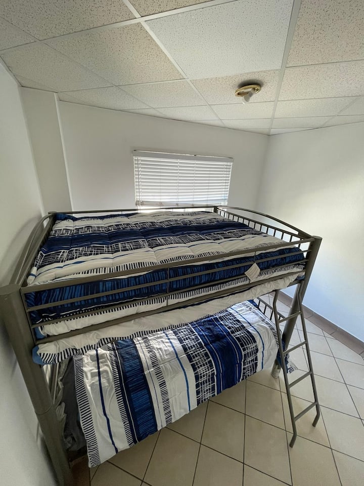 Slaapkamer 3 Stapel 2 Volledige grootte  - geschikt voor 4 personen