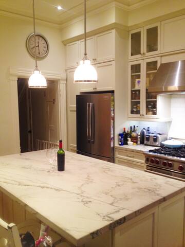 Perfect Family Friendly House in Little Italy gallery image 4