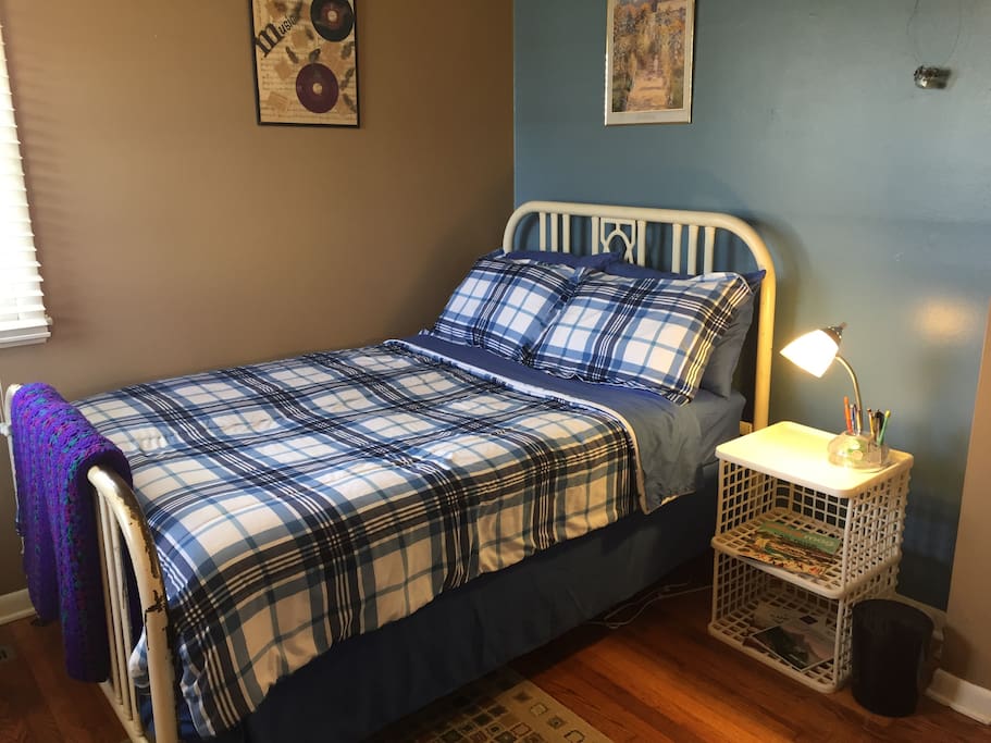 A good night’s rest is in store for you here on this incredibly comfortable double bed!