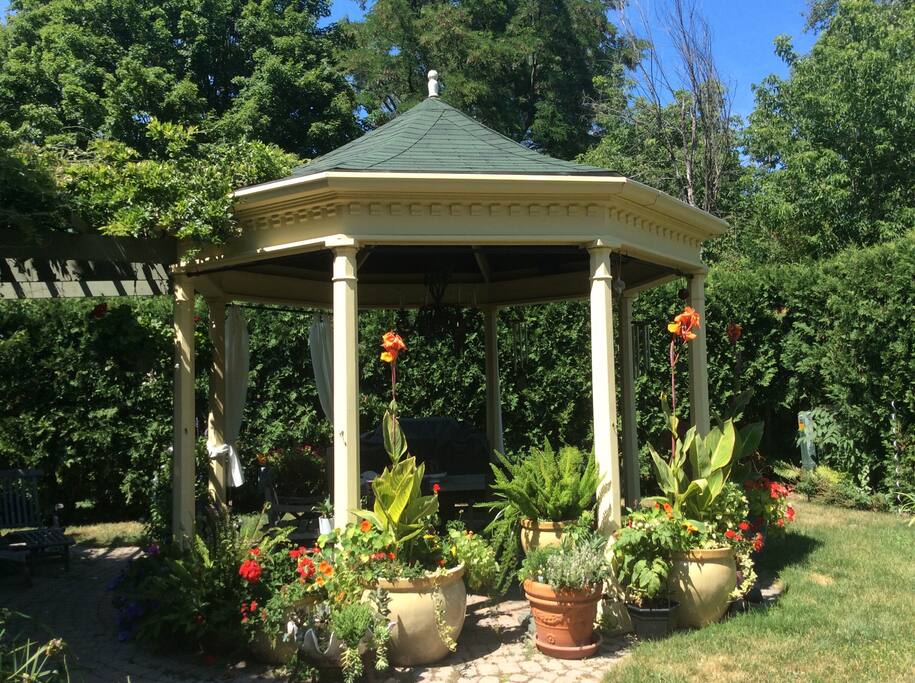 Gazebo.