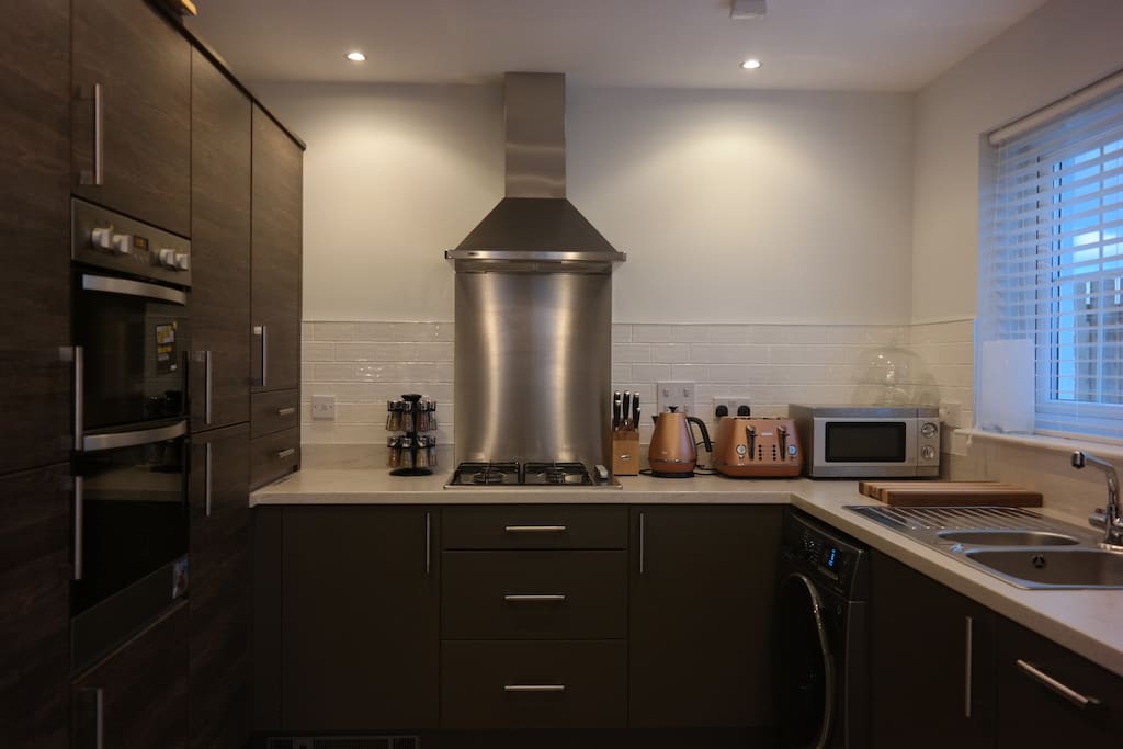 Fully fitted kitchen with built in oven, fridge-freezer and dishwasher.