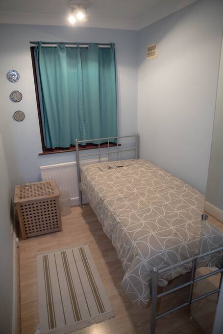 Small single bedroom