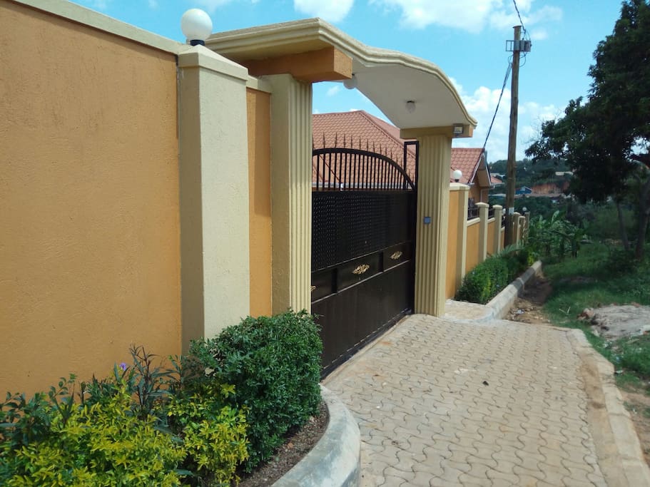 Gate with 24 Security