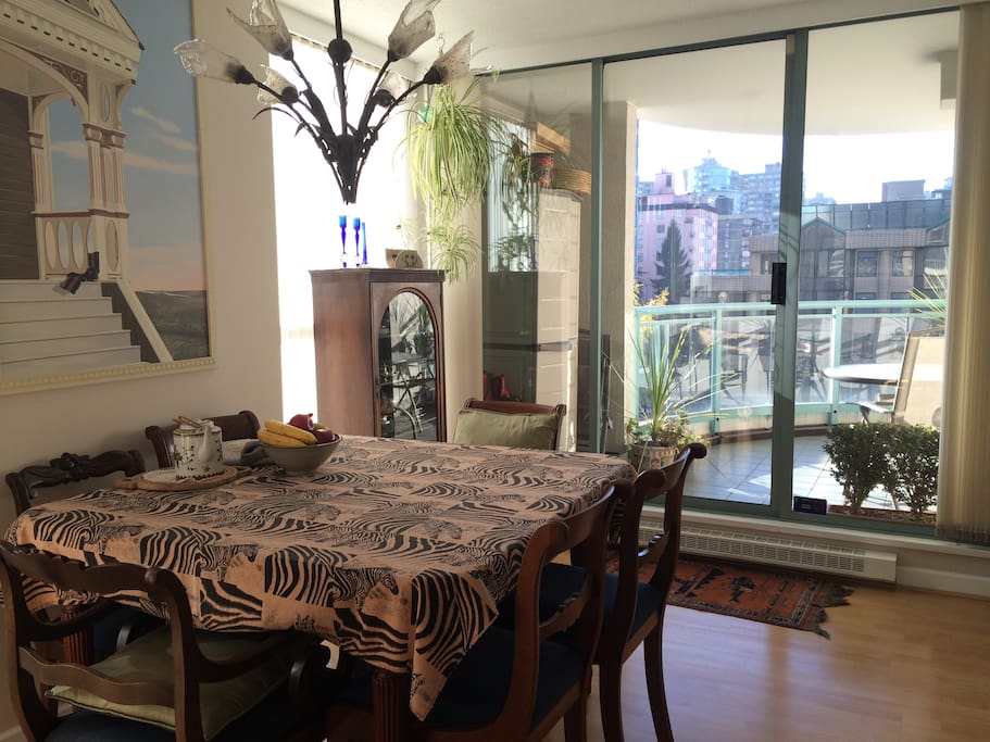 Dining area by day.