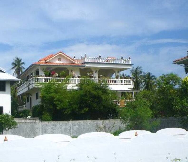 IL CASTELLO DI KOH SAMUI Seen from the street