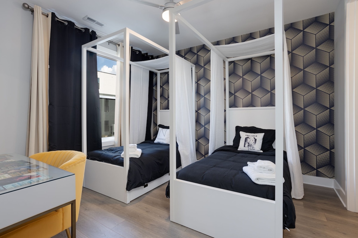 เตียงเดี่ยว 2 เตียงพร้อมเตียงดึงออก 2 เตียงด้านล่าง