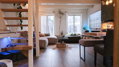 Top performing Airbnb: Two Floor - City Center - Luxury SmartHome in Binnenstad