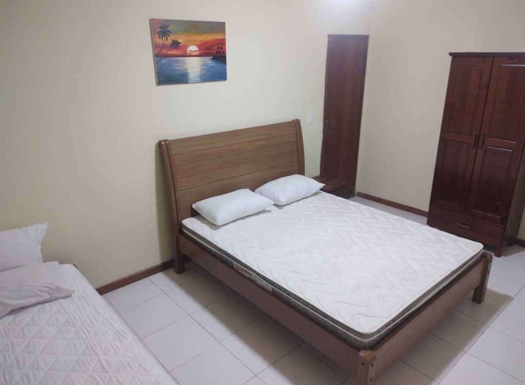 Dhomë në të djathtë. 