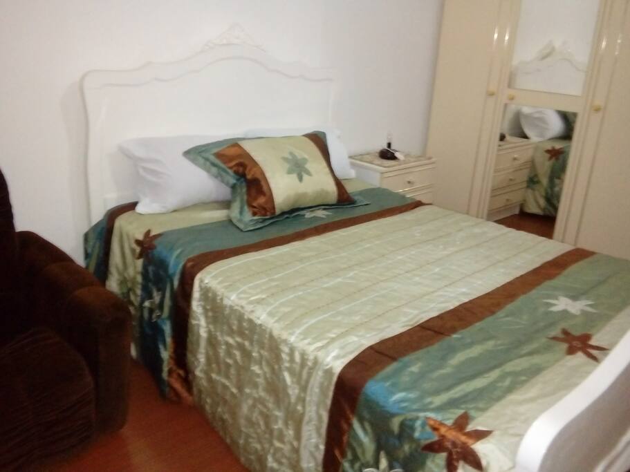 Cosy double bed room for 1/2