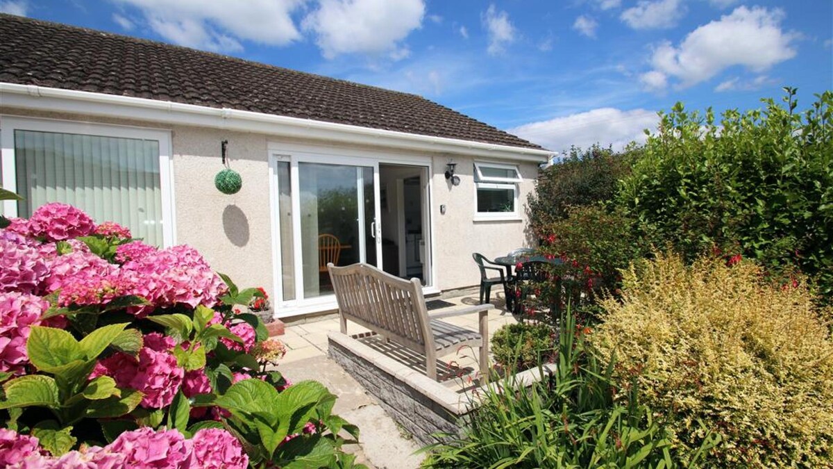 oxwich bay dog friendly accommodation