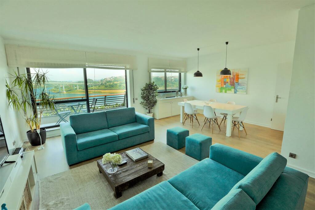 Living room with amazing view and amazing confortable sofas