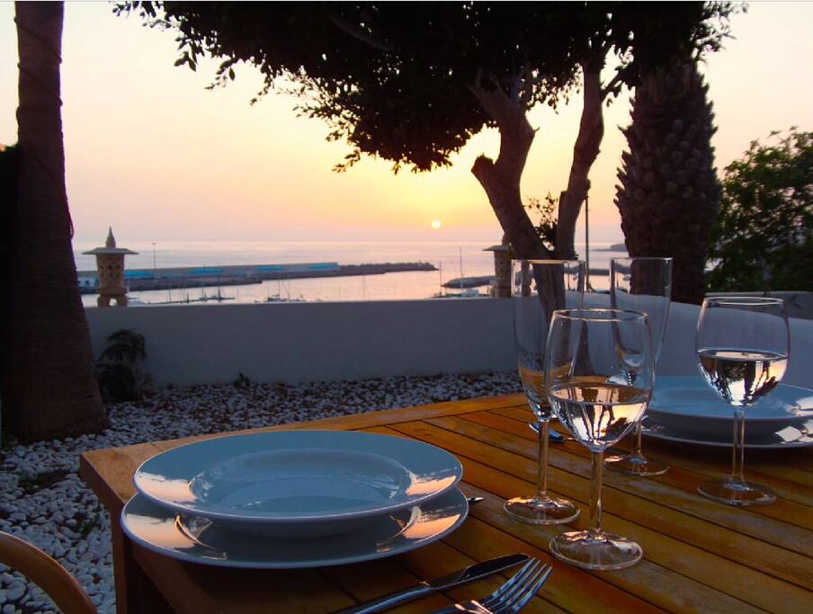 Terrasse mit Sonnenuntergang