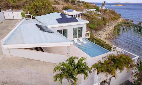 Popular Airbnb listing: Waterfront 2Bedroom with Private Pool in Charlotte Amalie East
