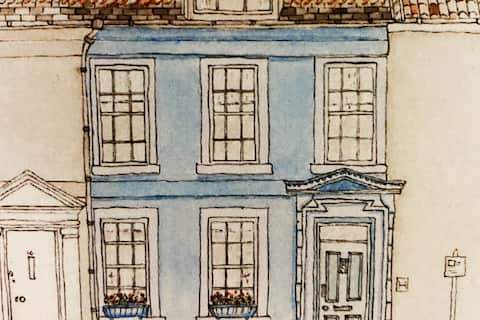 Townhouse with tranquil walled garden near the sea