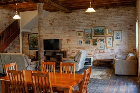 "1885" Warehouse Apartment