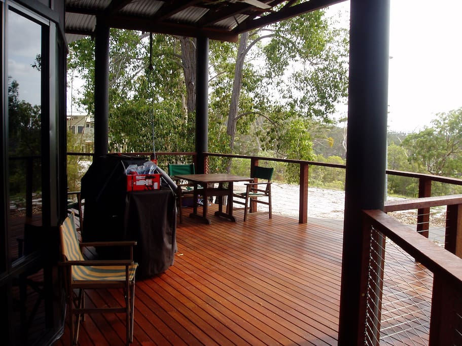 DECK WITH VEIWS,BBQ, TABLES