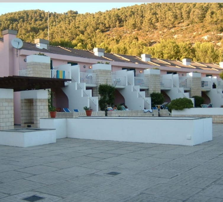 residence +swimming pool+restaurants +facilities on site