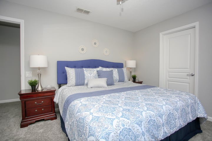 New carpets throughout the entire house, including this sixth bedroom, located upstairs, with king sized bed, Roku Smart TV, and full sized dresser!