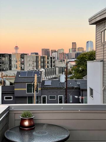 2 bedroom townhome w fire place & rooftop deck. gallery image 3