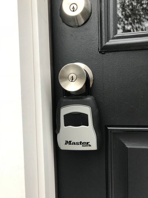 The lockbox with the keys inside