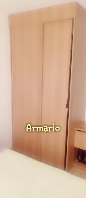 - Guardaropa amplio