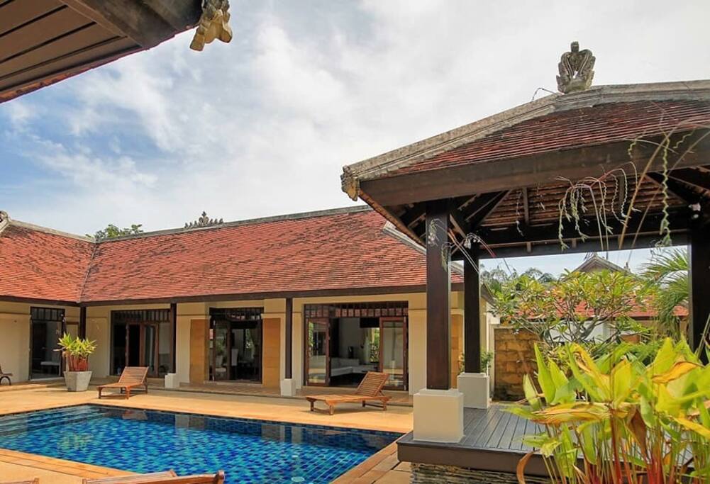 enter with private pool