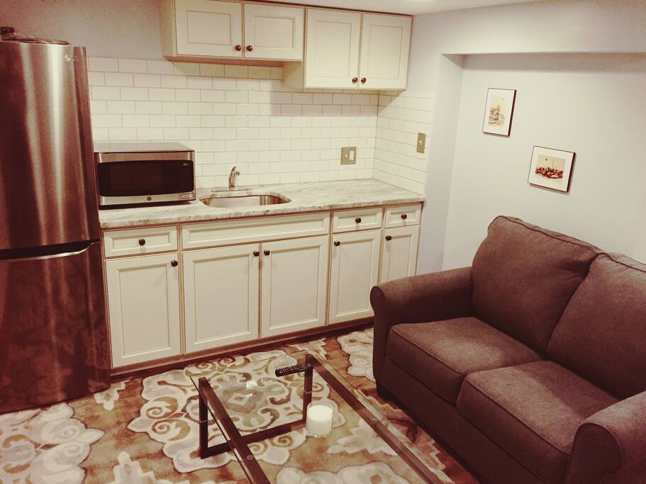 Pull-out love seat single sleeper in the living room.