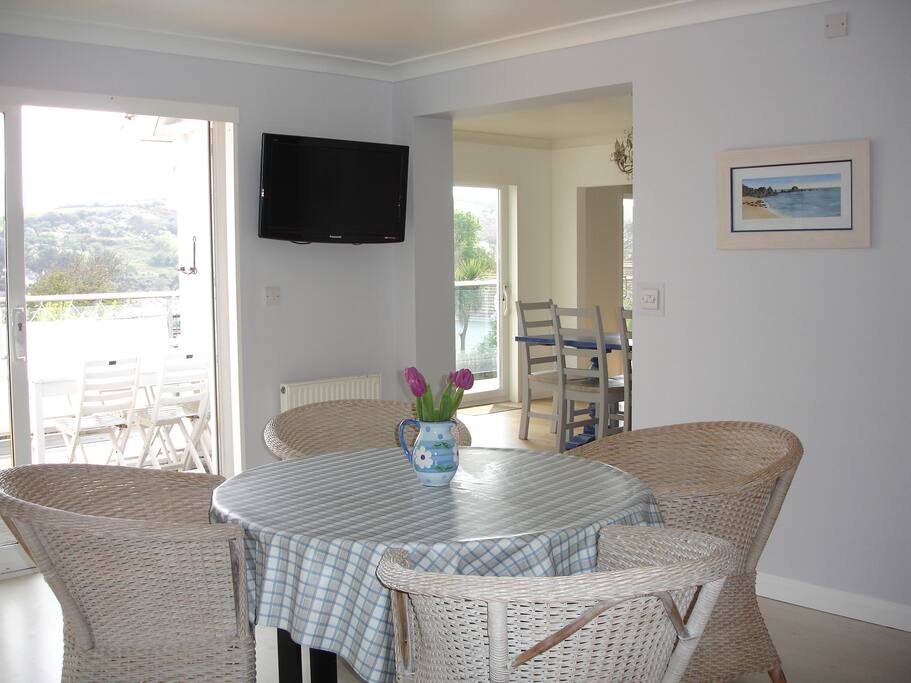 Kitchen to lounge / diner