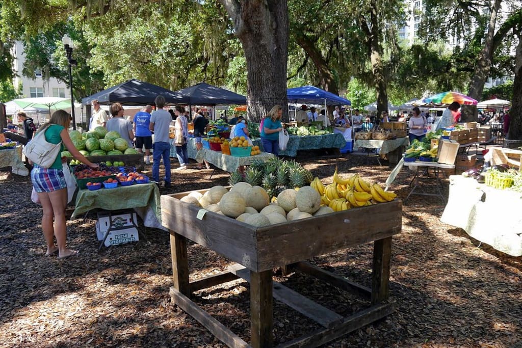 Farmers Market
Opens 10AM Sun only