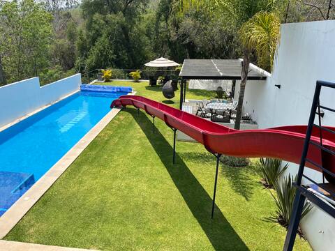 CASA BUGAMBILIAS