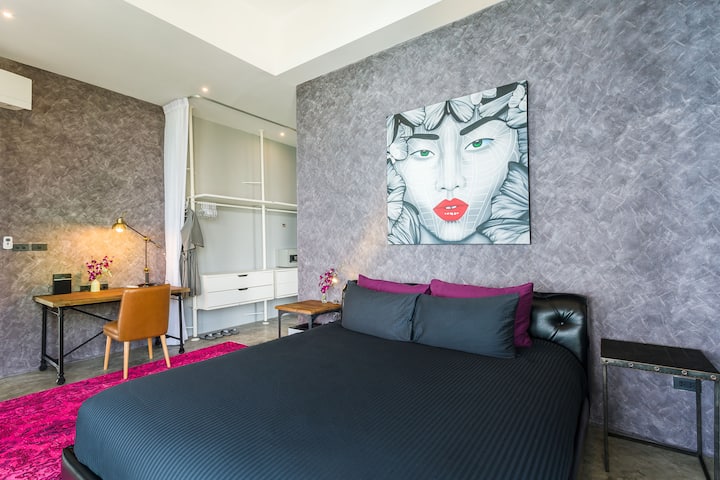 天空阁楼：带衣柜的主卧