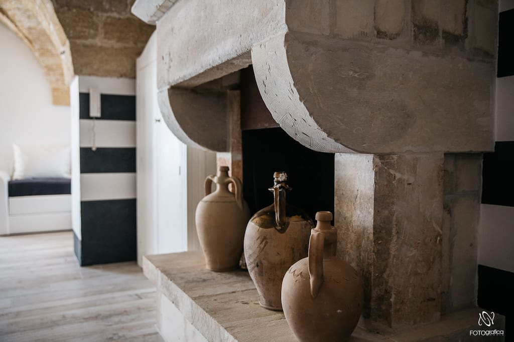 Suite dell'Orto, il camino antico.