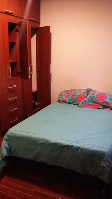 Habitación con closet / room with closet