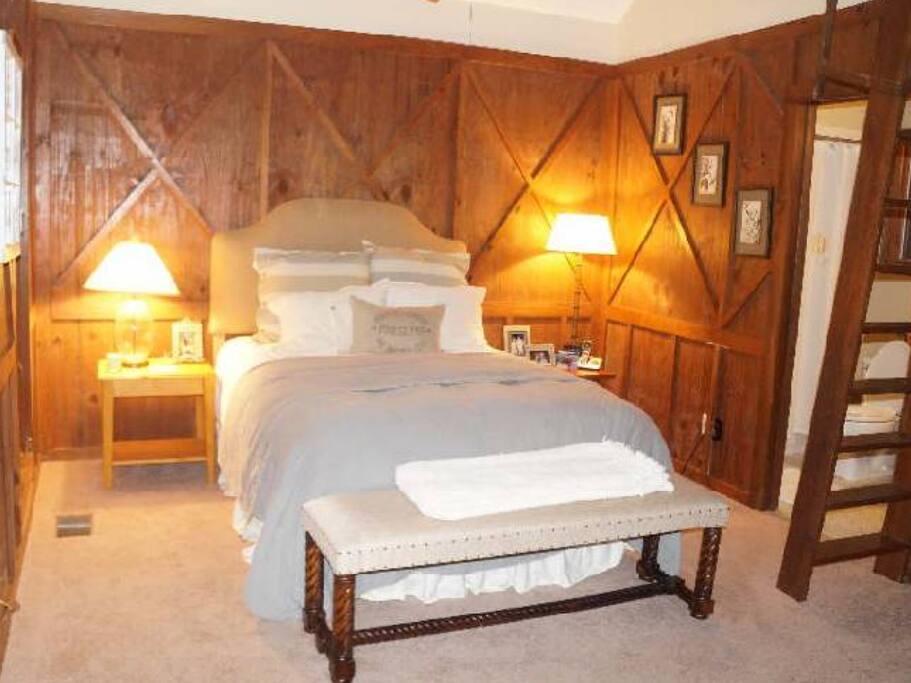 Master Bedroom with Queen with bathroom