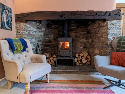 Top Airbnb: Spacious town centre period house, pet friendly in Shropshire