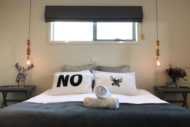 main bedroom with king size bed - sleeps 2