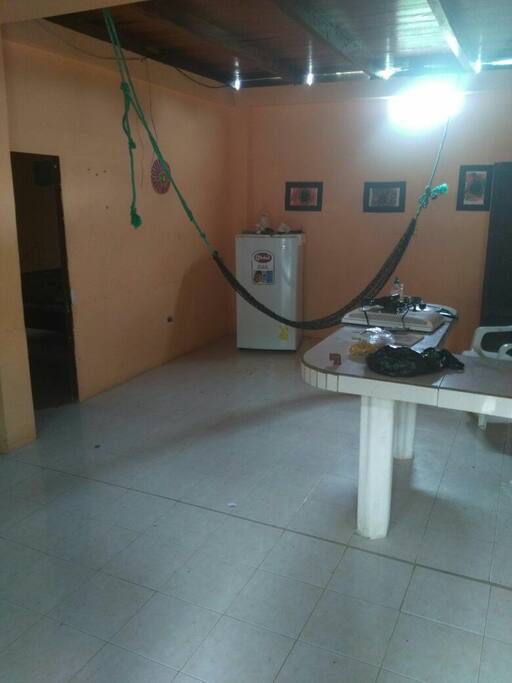 sala cocina hay un baño social